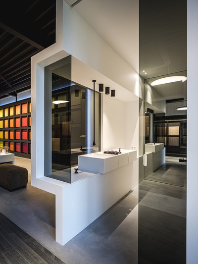 Bedrijfsvloer Jansen interieurspuiterij / Architect; François Hannes